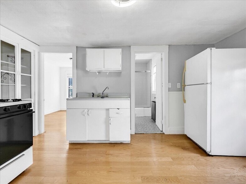 Building Photo - 16 Kilby St