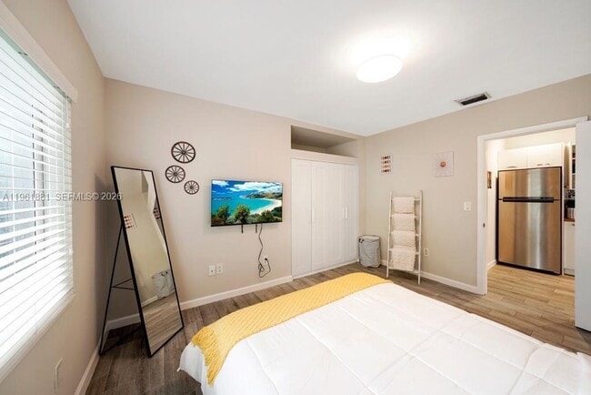 Building Photo - 970 SW 9th St