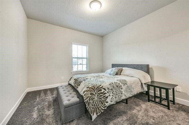 Building Photo - 16526 Whiteoak Canyon Dr