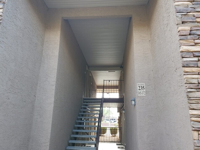Building Photo - 5060 Indian River Dr