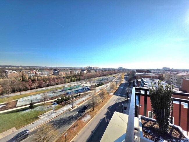 Building Photo - 737 Swann Ave