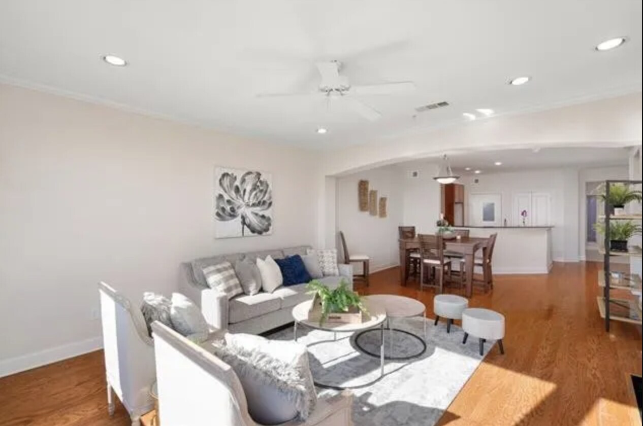 Building Photo - 500 Waters Edge Dr