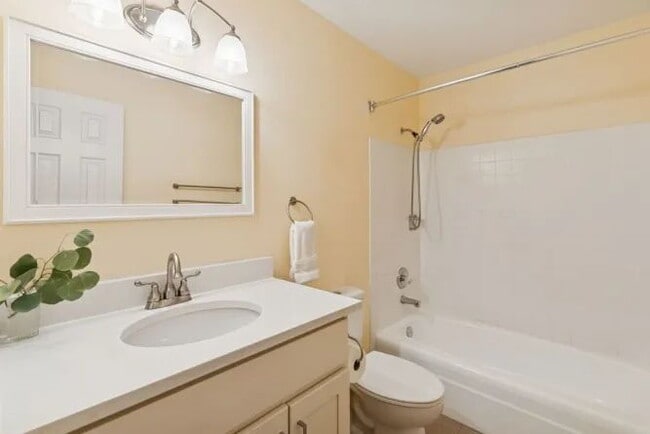 Building Photo - $2,550.00 - 4 Bedrooms, 2.5 Bathroom, Town...