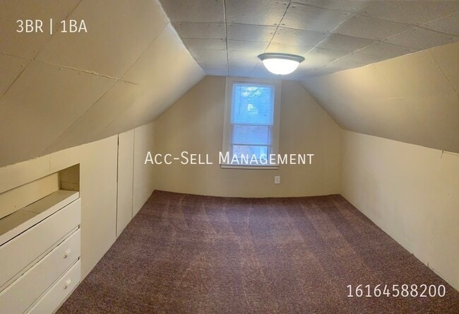 Building Photo - 440 Carrier St NE