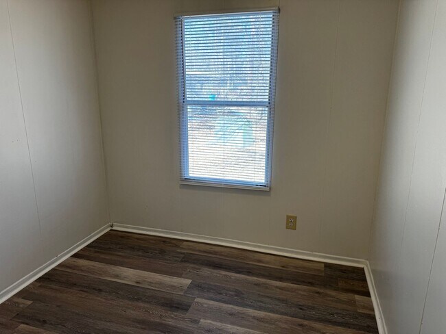 Building Photo - Three Bedroom Single Wide Home in Troutman