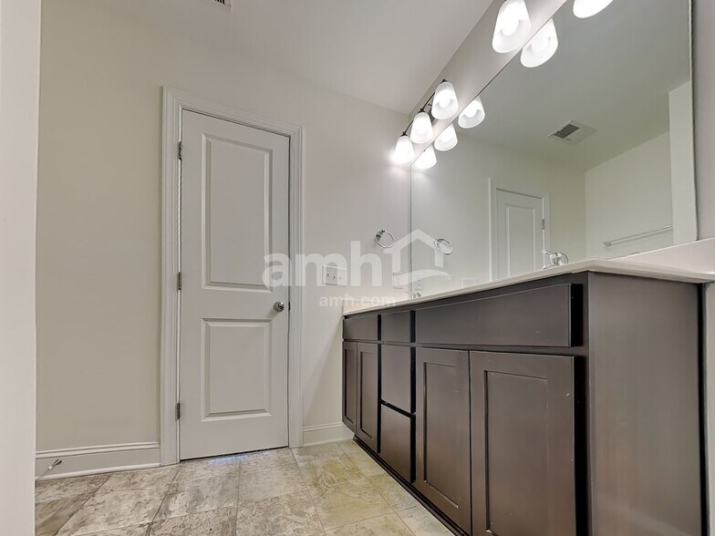 Building Photo - 105 Shore Pine Dr