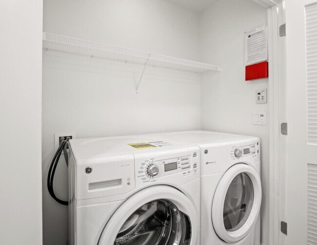 Building Photo - 1913 Oak Ln