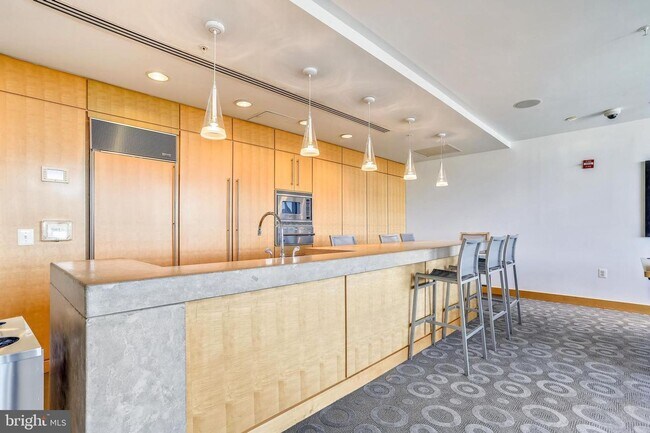 Building Photo - Professionally Managed // 1bedroom 1bathroom// Court House// Parking Included!