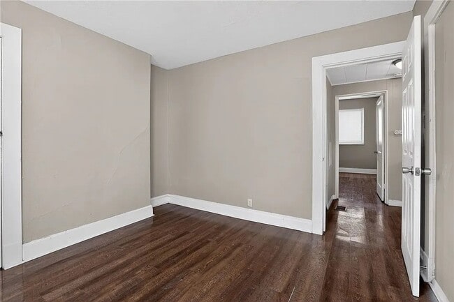Building Photo - 116 Locust St