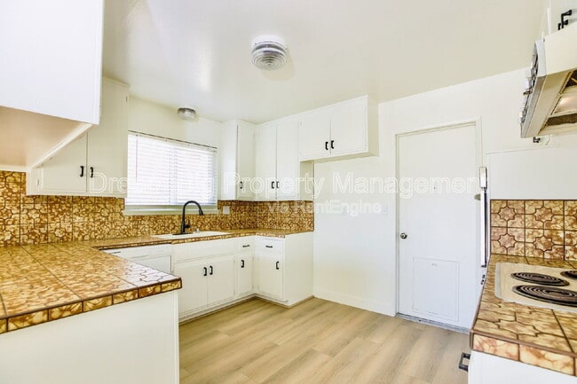 Building Photo - 5155 Harriett Cir