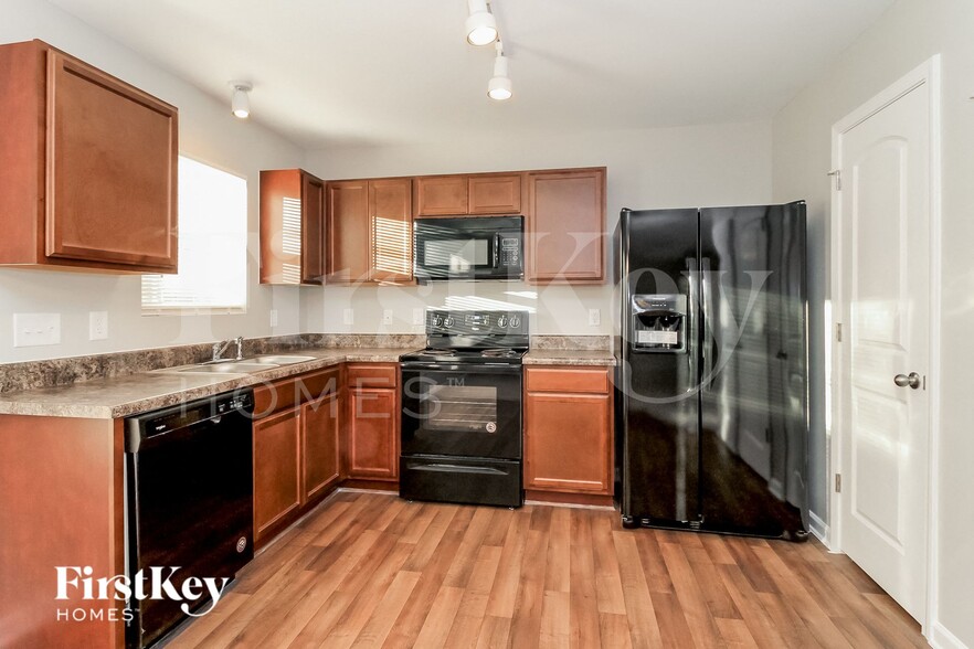 Building Photo - 231 Creekstone Ct