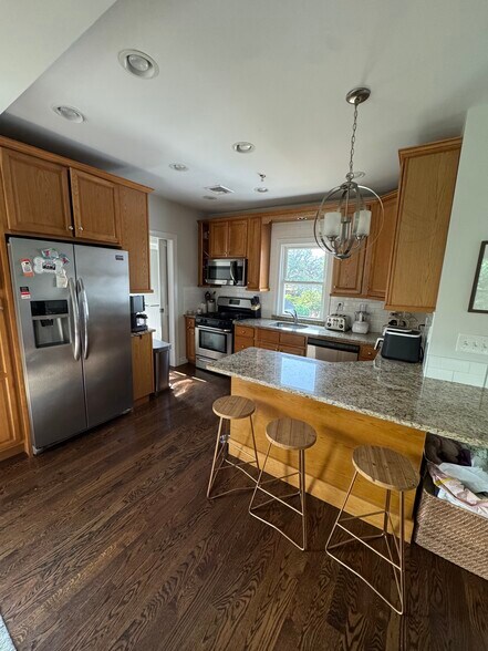 Building Photo - 759 Pelhamdale Ave
