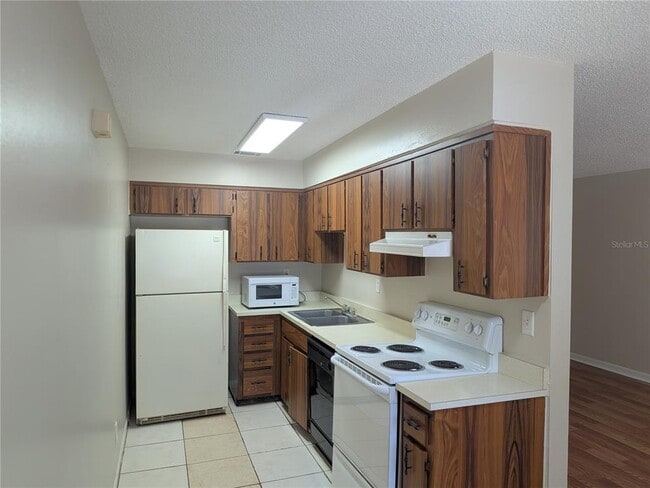 Building Photo - 614 W Fort Dade Ave