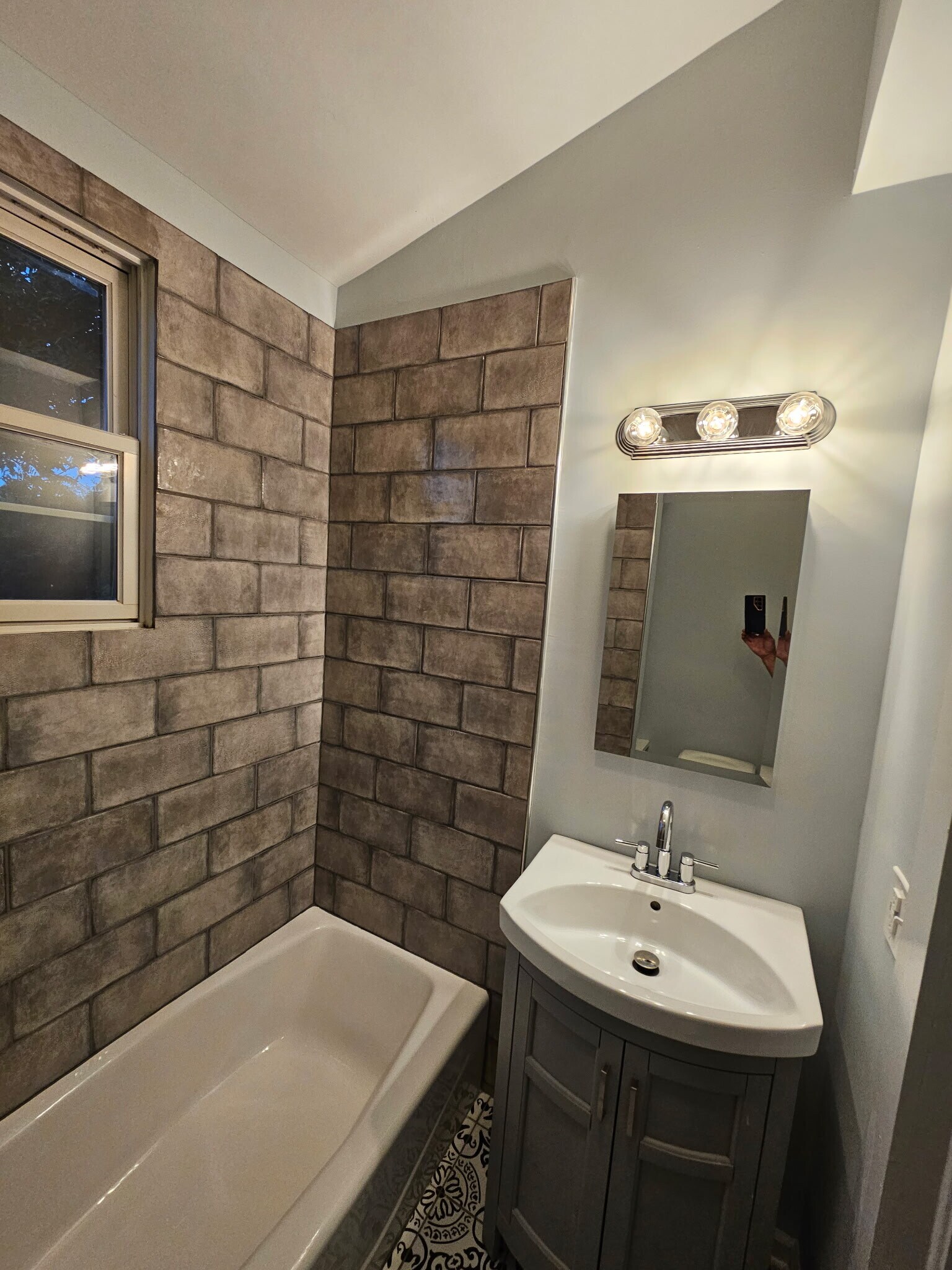 Bathroom - 675 Courtland Ave