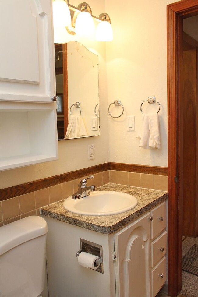 Building Photo - RENT SPECIAL - $500 off! Charming 1 Bed + ...