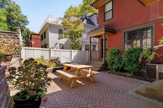 Building Photo - 26 Beals St