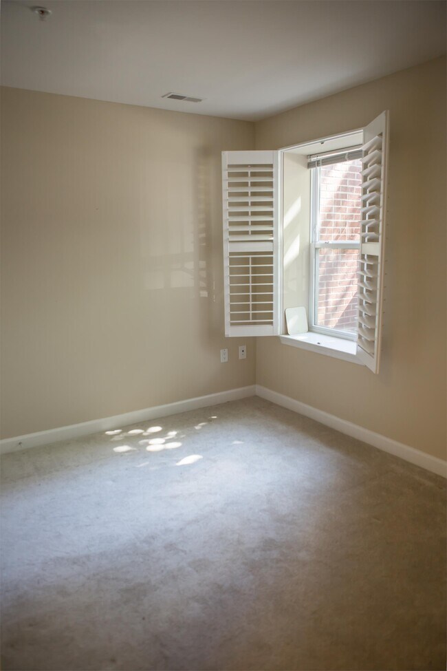 Building Photo - 2517 Sayles Pl SE