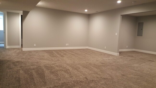 Building Photo - 5128 Betty Lou Blvd