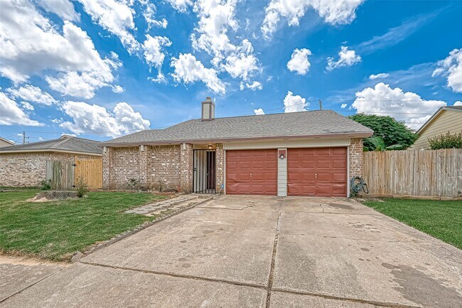 Building Photo - 16319 La Luna Dr