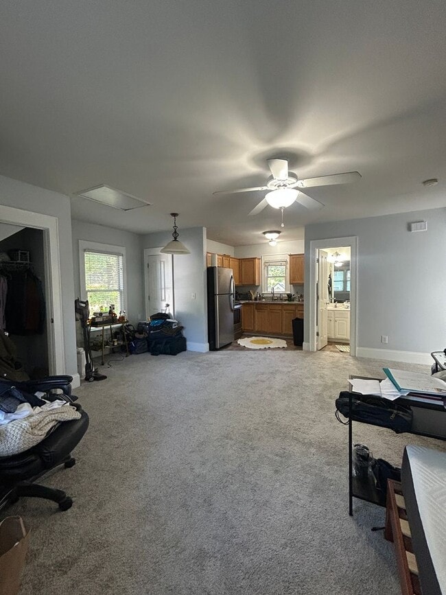 Building Photo - Beautiful 1 bed/1 bath near Duke utilities included and off street parking!