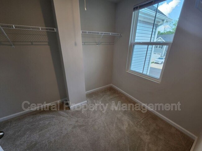Building Photo - 165 Sarnesfield Wy