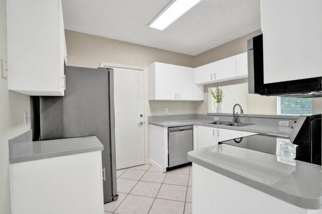 Building Photo - 10581 NW 57th Ct
