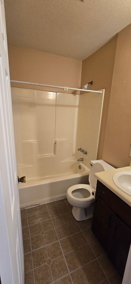 Building Photo - 803 Ruby St