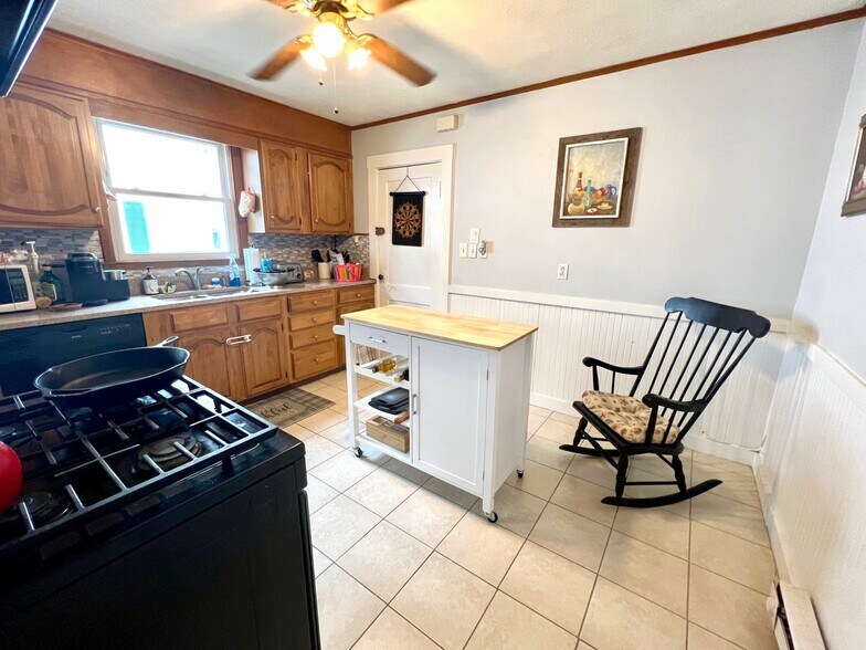 Building Photo - 39 Sterling St