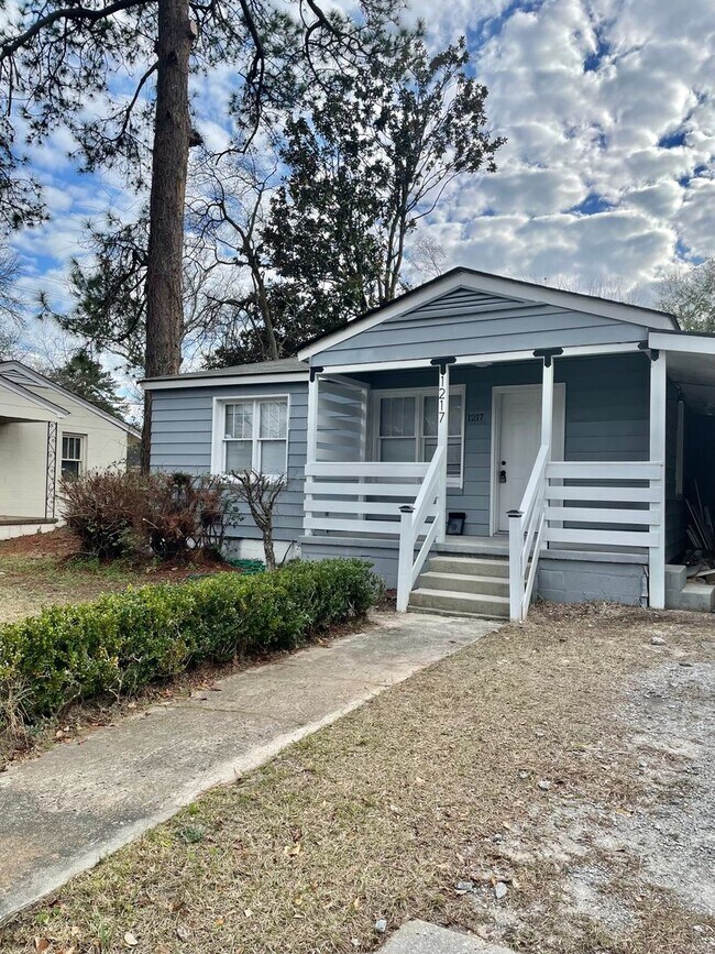 Building Photo - 2 Bed / 2 Bath with office space Home for Rent – Renovated Kitchen & Fenced Backyard