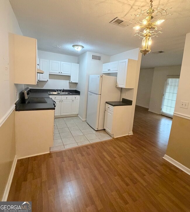 Building Photo - 3595 Woodbriar Cir