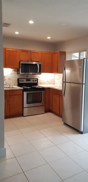 Building Photo - 818 Tequesta St