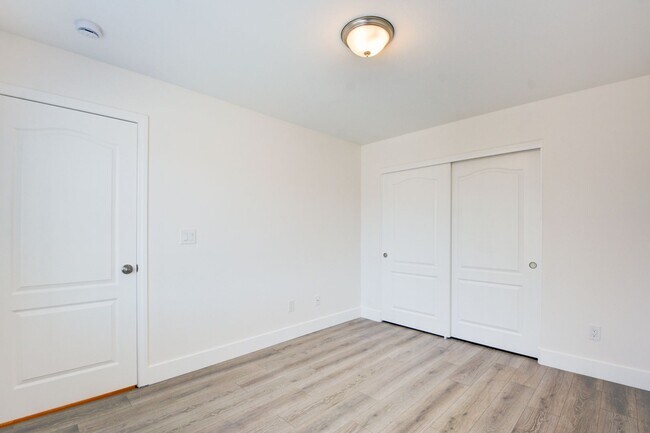 Building Photo - Bright 3-Bed Home in Gated Silverado Ranch Community – All Pets Welcome