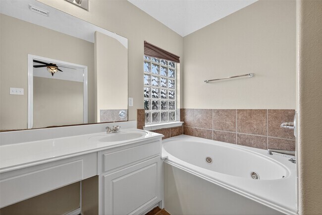 Building Photo - 5006 Mossy Bridge Dr