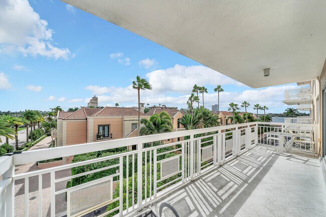 Building Photo - 250 Bradley Pl