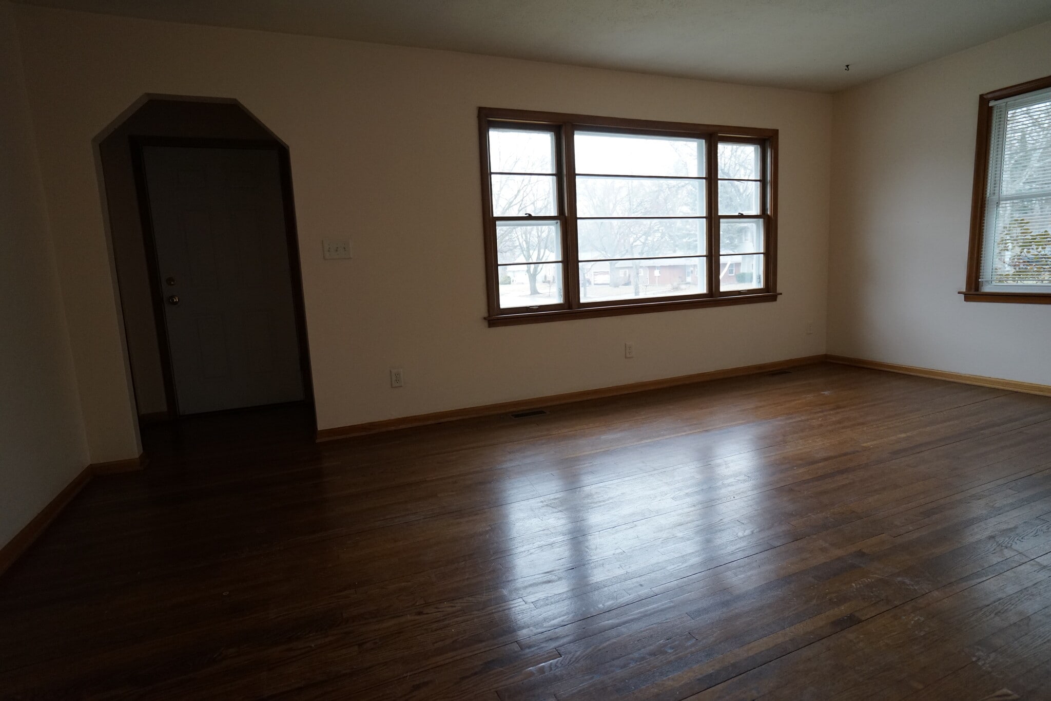 living room - 3427 Shirley Rd