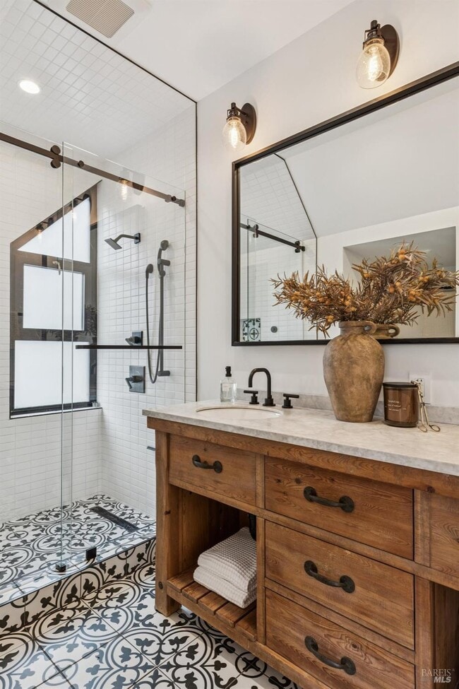 Building Photo - 93 Ashford Ave