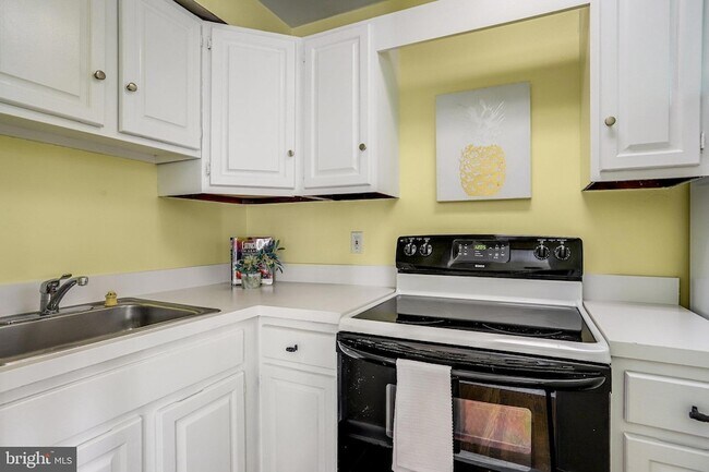 Building Photo - 4004 Beecher St NW