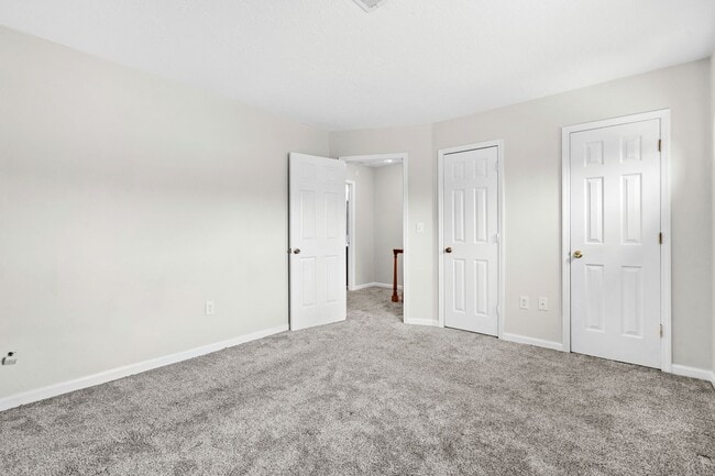 Building Photo - Rent Special if Sign a Lease now or in Feb!! 8 Blocks to the Beach!!