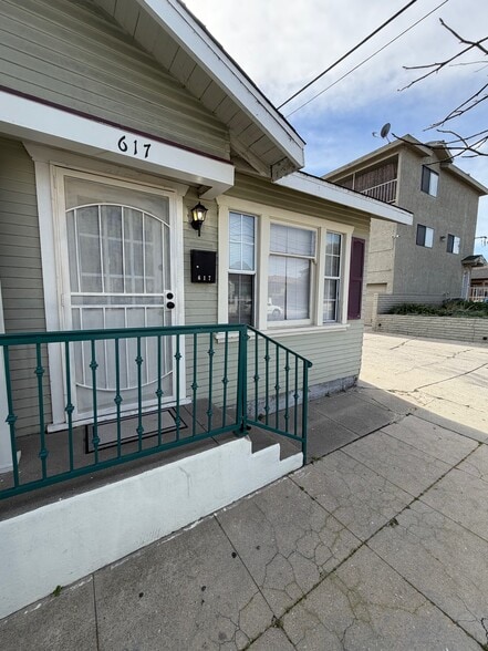 Building Photo - 617 W 17th St