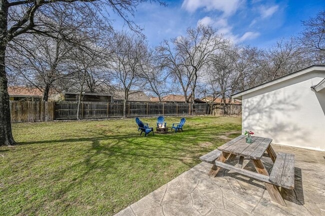 Building Photo - 10104 Oak Hollow Cir