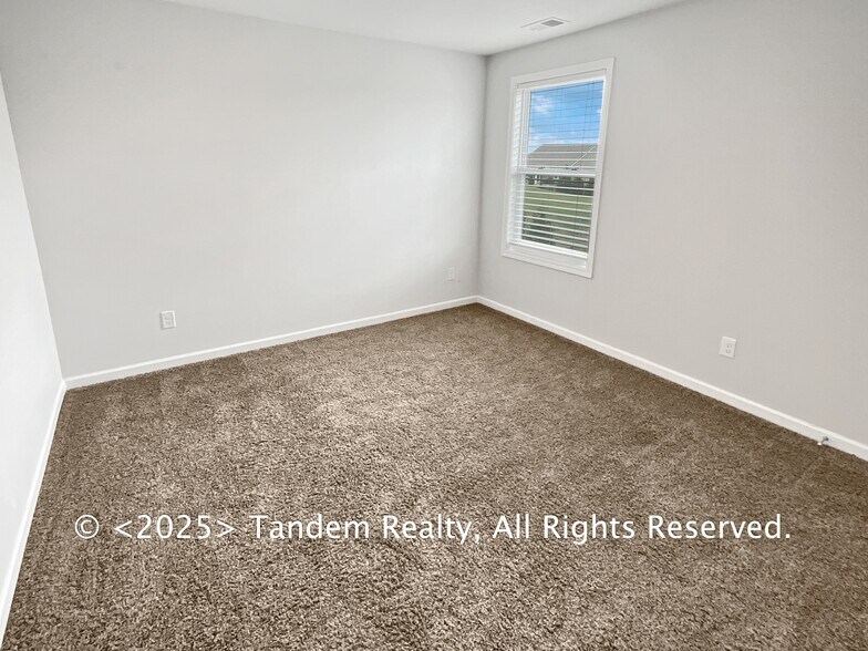 Building Photo - 8020 Forest Hills Dr