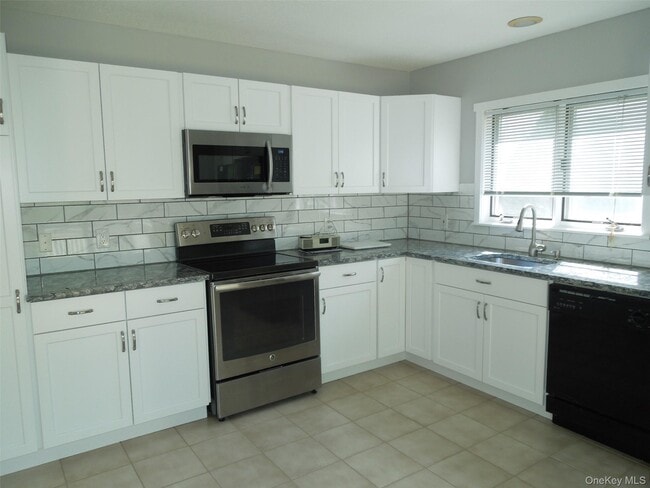 Building Photo - 670 Heritage Hls