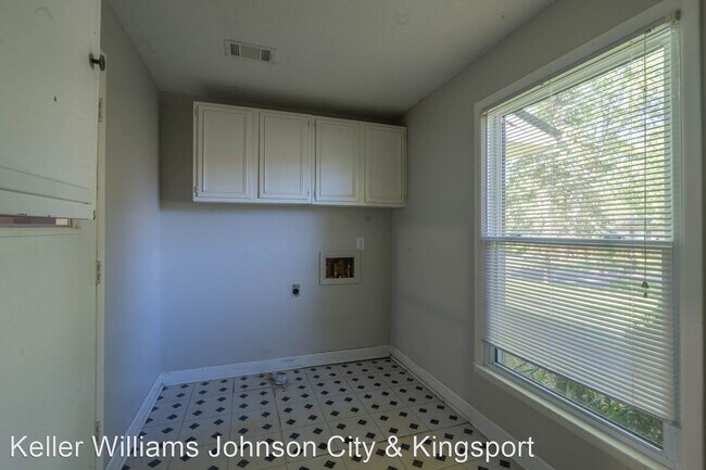 Building Photo - 4 br, 2 bath House - 1011 Westminister Dr