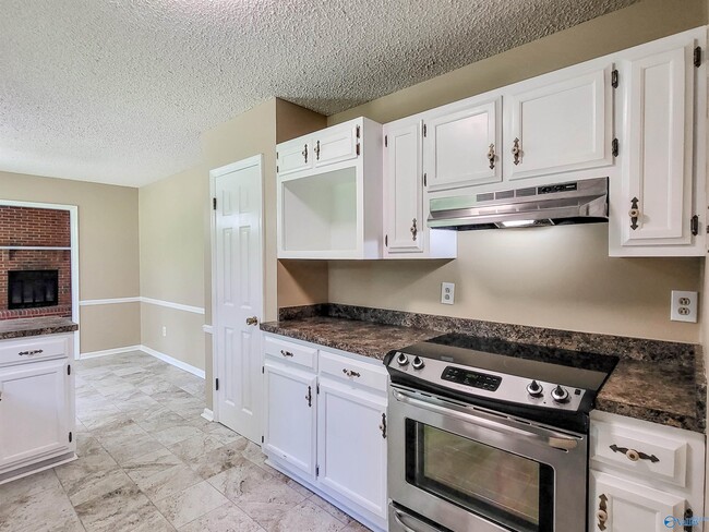 Building Photo - 308 Red Oak Rd