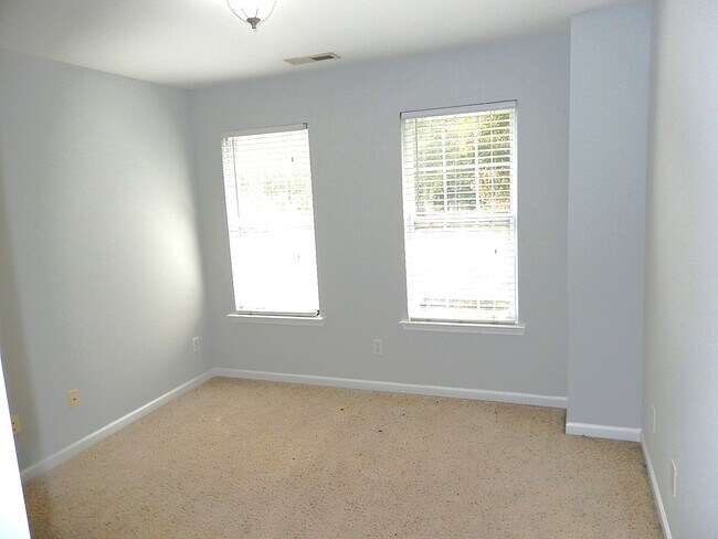 Building Photo - 3335 Archdale Dr