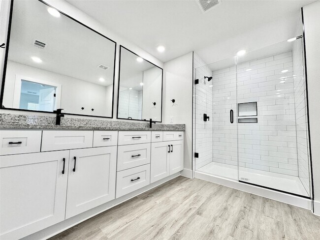 Building Photo - 8509 Shoreham