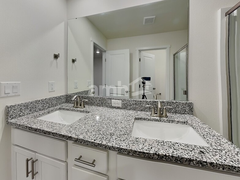 Building Photo - 23379 SE Dogwood St