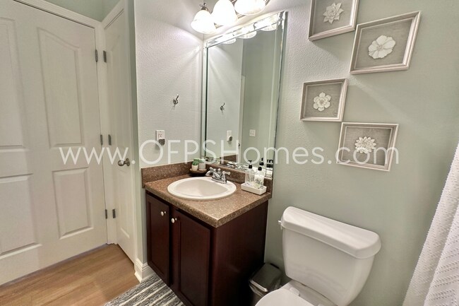 Building Photo - South Crestview 3/2 Available 8/1