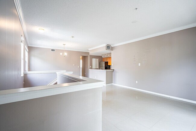 Building Photo - 5840 W Sample Rd