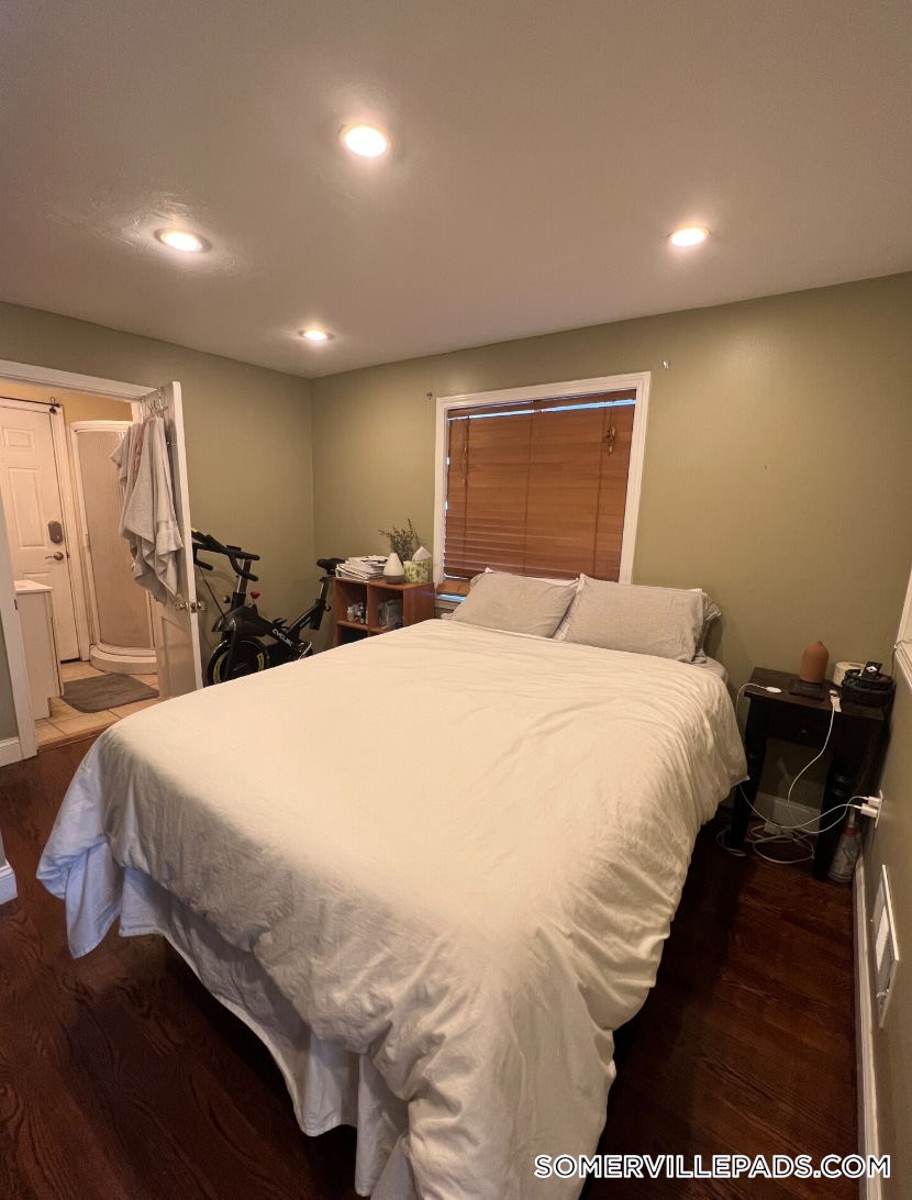 Building Photo - 735 Somerville Ave